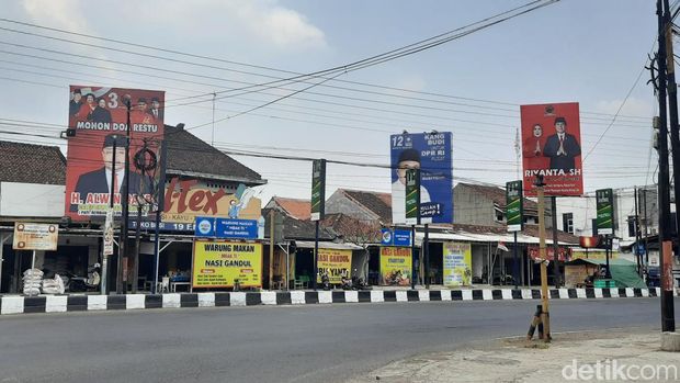 Baliho caleg menjamur di Pati, Senin (23/10/2023).