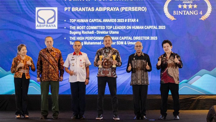 Brantas Abipraya Borong 3 Penghargaan di Top Human Capital Award