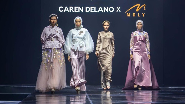 Caren Delano dan 3 Desainer Fashion Muslim Bikin JMFW 2024 Berkilau Emas Caren Delano dan 3 Desainer Fashion Muslim Bikin JMFW 2024 Berkilau Emas