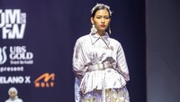 Tema besar tersebut diharapkan mampu  memberikan motivasi positif bagi pecinta fashion tanah air, bahwa  keunikan, keragaman dan nilai otentik harus berani ditunjukan  tanpa tanpa takut karena setiap dari diri kita berharga seperti emas 24 karat.  