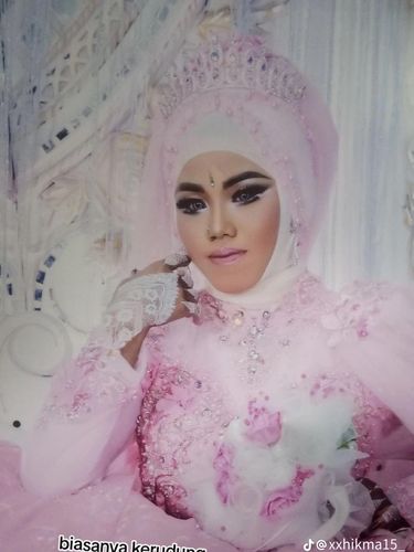 Curhat wanita viral, salah pilih makeup artist (MUA) saat hari pernikahannya. Berujung foto ulang pernikahan dan memilih MUA yang sesuai dengan keinginannya. Curhat wanita viral, salah pilih makeup artist (MUA) saat hari pernikahannya. Berujung foto ulang pernikahan dan memilih MUA yang sesuai dengan keinginannya.