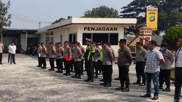 Danramil 07 Pondok Aren Mayor Sidiq pimpin apel polisi di Polsek Pondok Aren.