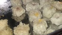 Ada yang unik di gerai Max Dimsum. Menawarkan menu dimsum udang rambutan hingga dimsum udang krispi, harganya Rp 3.500 per buah. Foto: Google Review