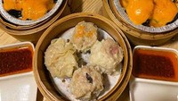 Dimsum Istana Cempaka Putih punya banyak varian dimsum. Ada dimsum kekinian yang disajikan dengan topping saus mentai, sepoorsinya Rp 10.000. Foto: Google Review