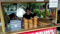 Sarang Dimsum populer jadi jajanan murah di Tangerang. Tersedia dimsum isi ayam dan kulit yang lembut, seporsinya Rp 10.000. Foto: Google Review