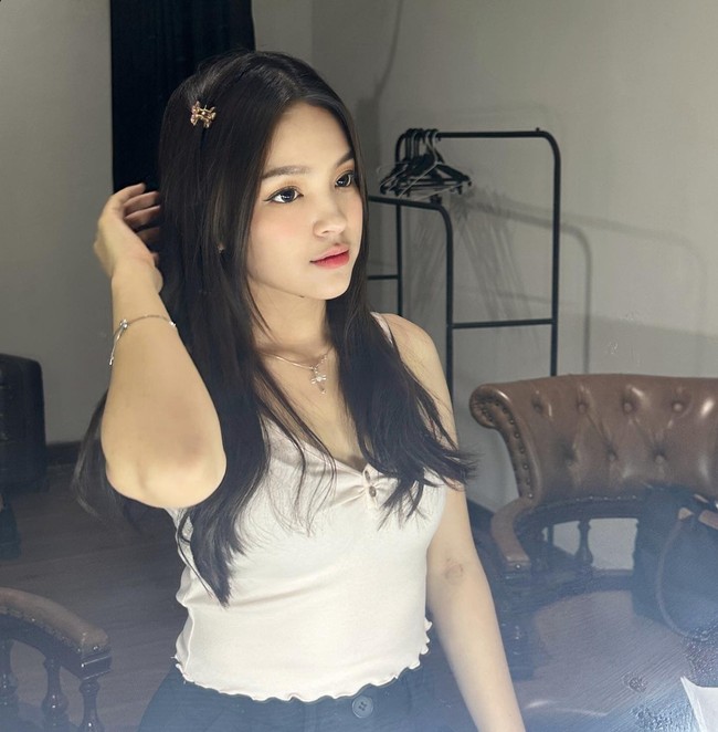 Melalui akun Instagram pribadinya Eca kerap membagikan foto-foto dirinya. Hingga kini dirinya pun sudah berhasil mengumpulkan pengikut sebanyak lebih dari 606 ribu. Foto-foto unggahannya pun selalu dibanjiri pujian. Foto: Instagram/@elsaajapasal