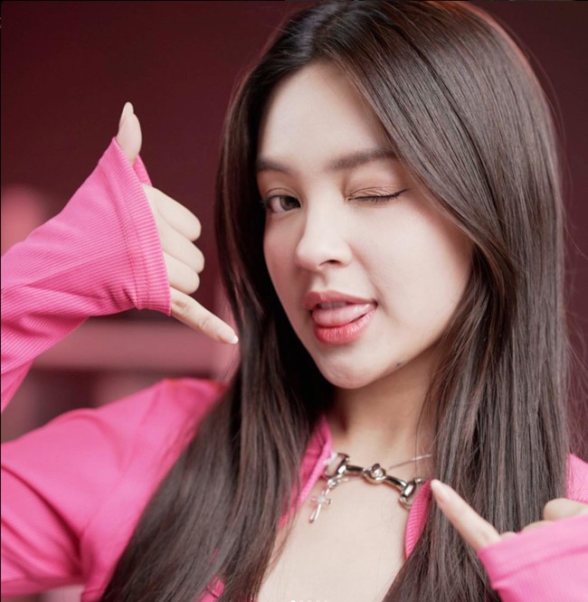 Tak banyak yang tahu bahwa Eca sebenarnya berasal dari keluarga yang tak sembarangan. Orangtuanya merupakan konglomerat pemilik Royal Group asal Malang. Foto: Instagram/@elsaajapasal