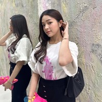 Artis pendatang baru Eca Aura belakangan tengah disorot karena digosipkan memiliki kedekatan dengan putra Ganjar Pranowo, Muhammad Zinedine Alam Ganjar. Momen kedekatan antara Alam dan Eca banyak dibagikan di media sosial. Foto: Instagram/@elsaajapasal