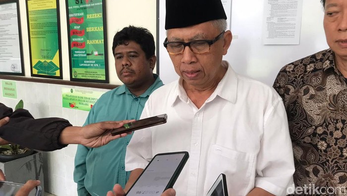 Eks Kadispertaru DIY, Krido Suprayitno saat membacakan permintaan maafnya di PN Jogja, Senin (23/10/2023).