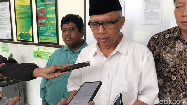 Eks Kadispertaru DIY, Krido Suprayitno saat membacakan permintaan maafnya di PN Jogja, Senin (23/10/2023).