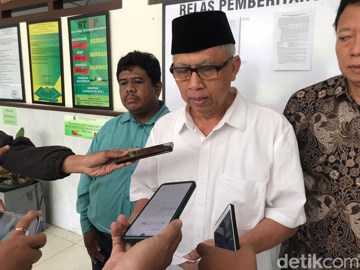 Eks Kadispertaru DIY, Krido Suprayitno saat membacakan permintaan maafnya di PN Jogja, Senin (23/10/2023).