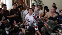 Selain itu hadir pula Ketua Harian Gerindra Sufmi Dasco.