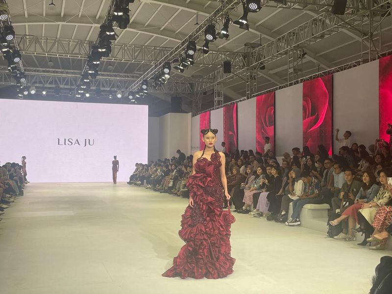 Fashion Show 'The Magical Fragrance of Confidence' JFW 2023