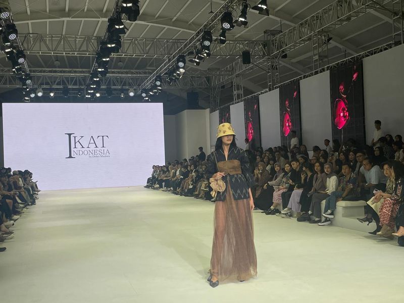 Fashion Show 'The Magical Fragrance of Confidence' JFW 2023