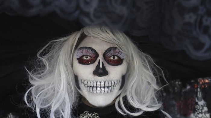 Meksiko terkenal dengan beragam perayaan yang unik dan menarik. Salah satunya adalah perayaan Day of the Dead atau Hari Kematian.