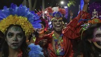 Dia de los Muertos atau dikenal pula dengan istilah Day of the Dead merupakan sebuah perayaan multi-hari yang digelar oleh warga Meksiko untuk menghormati orang yang telah mati.