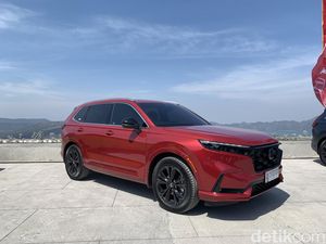 Honda CR-V Hybrid Lebih Mahal tapi Lebih Laku Dibanding Turbo, Ini Alasannya