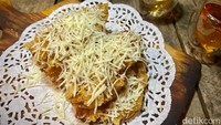 Ternyata menu camilan lainnya juga ada pisang goreng yang renyah. Menggunakan pisang tanduk, tekstur pisang yang pas dengan sentuhan rasa manis dan sepat terasa memanjakan lidah. Foto: detikcom