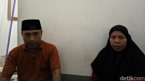 Ibunda dan paman anak SD yang tewas dianiaya ayah kandung di Mataram, NTB.