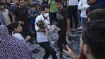 Tangis Anak-anak Korban Serangan Israel di Gaza