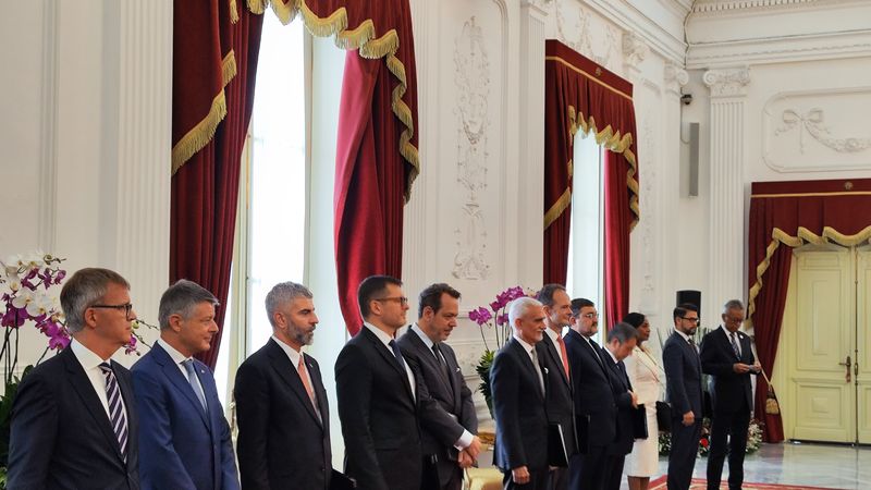 Jokowi saat menerima surat kepercayaan dari 12 dubes negara sahabat (Marlinda/detikcom)