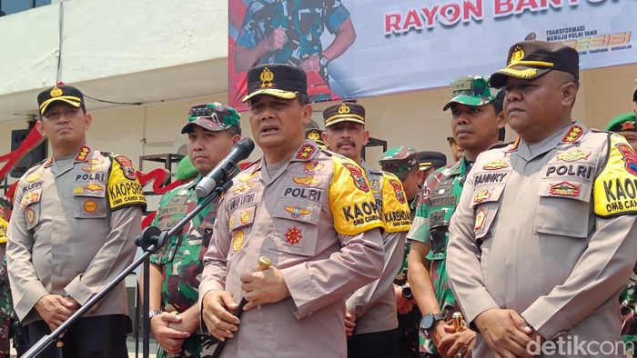 Kapolda Jateng, Irjen Ahmad Luthfi saat apel pengamanan Pemilu 2024 kepada seluruh Power On Hand Rayon Banyumas Raya di Mapolresta Cilacap, Senin (23/10/2023).