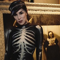 Mengenai alasannya memilih untuk menutupi tato lamanya, Kat menjelaskan bahwa tato-tato terdahulunya mewakili bagian dari hidupnya yang lama. “Itu mewakili bagian dari hidupku yang tidak lagi sesuai dengan diriku saat ini,” aku Kat Von D. Foto: dok. Instagram/@thekatvond