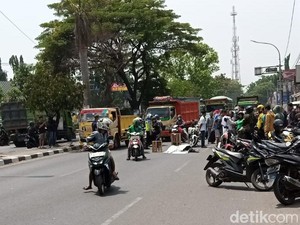 Kecelakaan Truk Vs Motor di Transyogi Cileungsi, Seorang Wanita Tewas