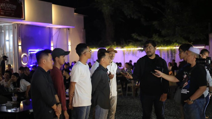 Kelompok pemuda yang menamai diri Kami Jokowi deklarasikan dukungan terhadap Gibran Rakabuming Raka yang telah diumumkan sebagai bakal cawapres dari capres Prabowo Subianto.