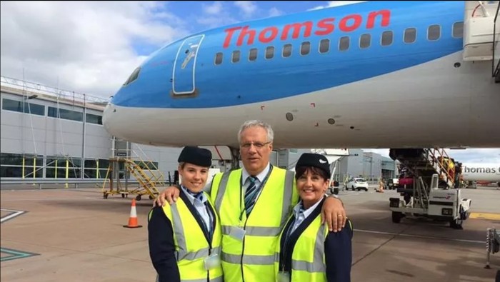 Rebecca, Ian, Kay, bekerja bersama di TUI Airways.
