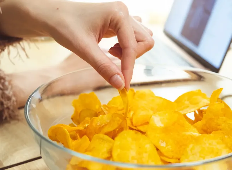 Keripik Kentang Lewat Tanggal Kedaluwarsa, Masih Aman Dimakan?