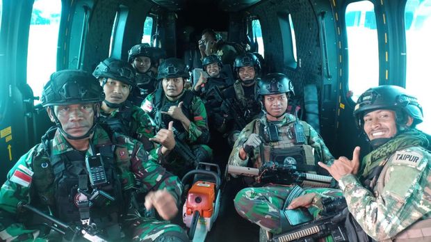 Letda Pas Gideon dkk evakuasi pekerja di Nduga.
