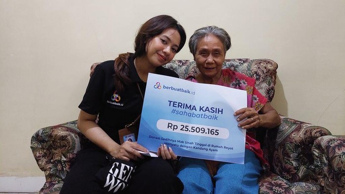 Mak Unah bersama tim berbuatbaik.id