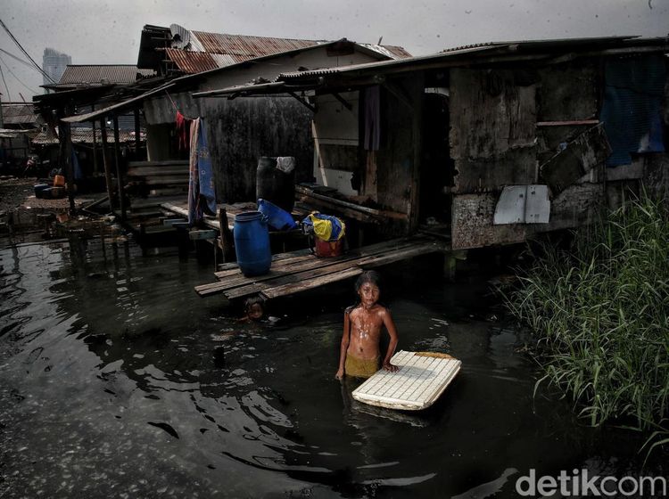 Masa Depan Anak yang Tenggelam Karena Bencana Rob