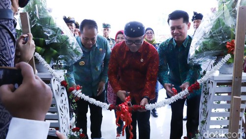 Menpan-RB Abdullah Azwar Anas meresmikan MPP Klungkung, Senin (23/10/2023).