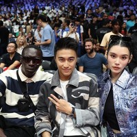 Tapi setelah menjadi model, Ming Xi mulai menemukan kepercayaan dirinya karena ia menjadi orang yang normal dalam profesinya. Meski begitu, Ming Xi tetap mendapatkan komentar kurang menyenangkan mengenai tingginya karena menikahi Mario. Dibanding Ming Xi, Mario yang bertinggi 165 cm terlihat lebih kecil. Foto: Instagram