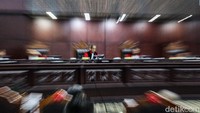 Wiwit dkk meminta agar batas usia maksimal capres 70 tahun serta tidak pernah cedera karena terlibat pelanggaran HAM. Sementara itu, Rudy dalam gugatannya menilai usia menentukan kemampuan seseorang dalam memimpin.  