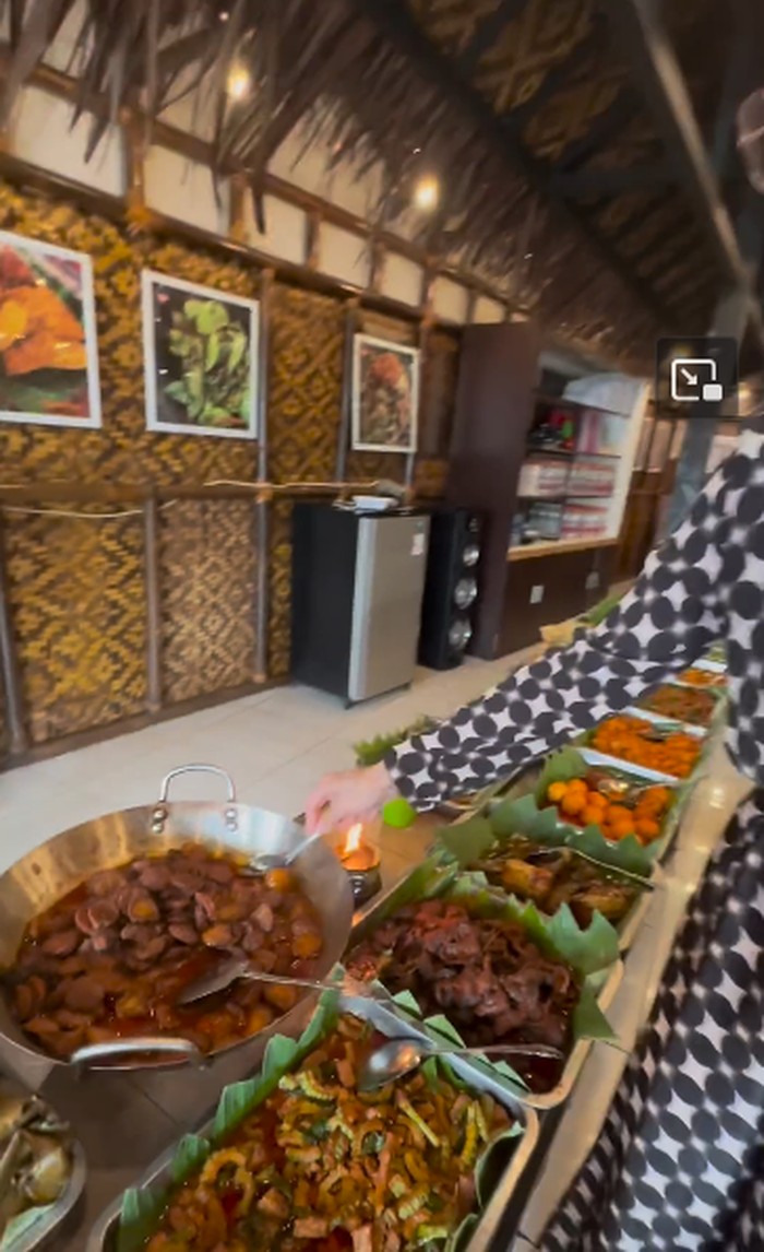 Mulan Jameela Makan di Restoran Sunda, Dinyinyiri  Gegara Pakai Sarung Tangan