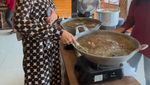 Mulan Jameela Makan di Restoran Sunda, Dinyinyiri Gegara Pakai Sarung Tangan