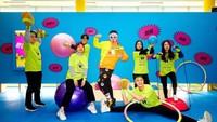 Ada juga ruang pamer yang didesain dengan warna-warna mencolok. Banyak pelanggan yang datang ke sini berfoto dengan tema sporty. Foto: Instagram/famemenyc