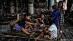 Nestapa Kehidupan Anak di Kolong Tol Jakarta