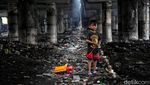 Nestapa Kehidupan Anak di Kolong Tol Jakarta
