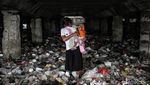 Nestapa Kehidupan Anak di Kolong Tol Jakarta