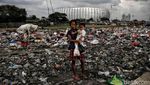 Nestapa Kehidupan Anak di Kolong Tol Jakarta
