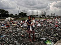 Nestapa Kehidupan Anak di Kolong Tol Jakarta
