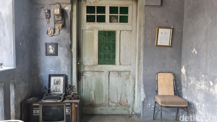 Omah Indhise, Rumah Kuno Peninggalan Menteri Agama Pertama Indonesia Omah Indhise, salah satu rumah kuno yang terkenal di Kotagede. Rumah ini berada diantara deretan rumah-rumah kuno lainnya di Gang Soka yang kebanyakan adalah rumah Joglo.
