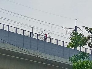 Pria Hendak Bunuh Diri di Jalur Whoosh, Kereta Sempat Berhenti