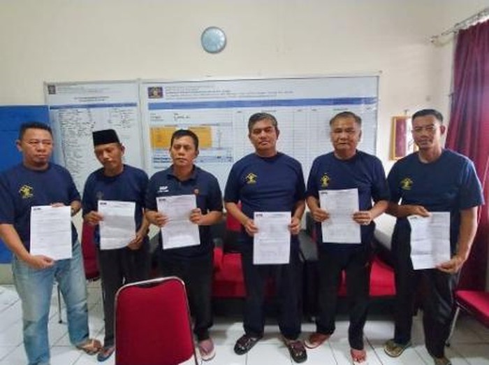 Penampakan 6 terpidana suap ketok palu RAPBD Jambi dieksekusi di Lapas Kelas II A Jambi .