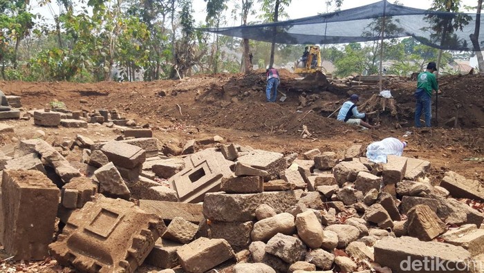 Penggalian situs Candi Watu Genuk Boyolali, Senin (23/10/2023).
