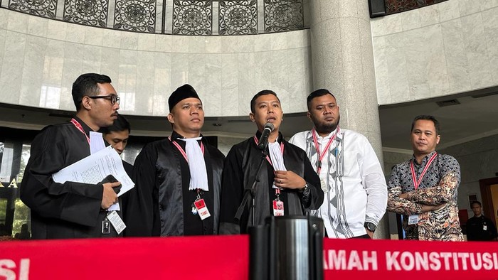 Penggugat ungkap kekecewaan usai sidang di MK (Anggi/detikcom)